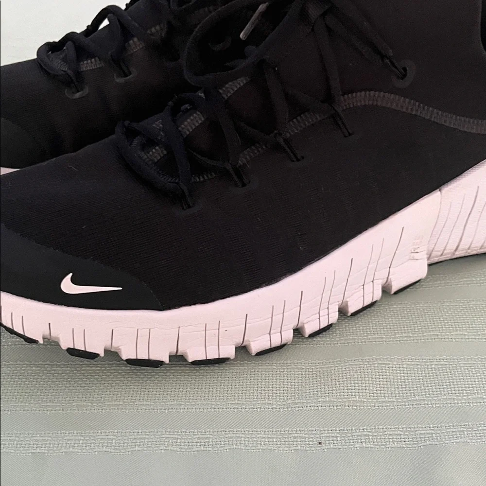 Nike Men’s Black Sneakers with  white Outsole Size 15